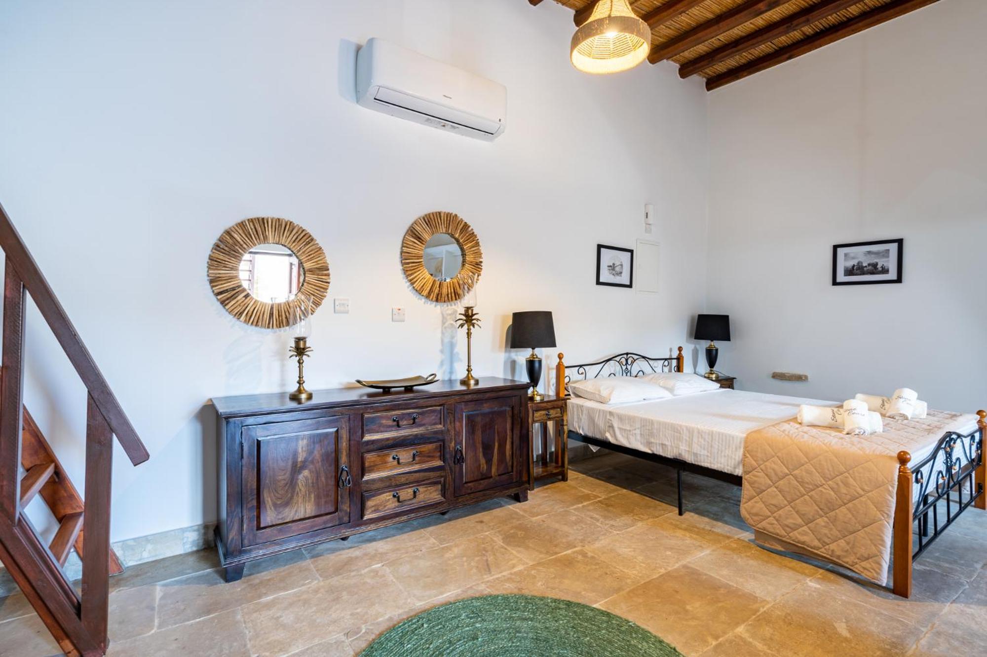 Stone Court Boutique Studios Miliou Esterno foto
